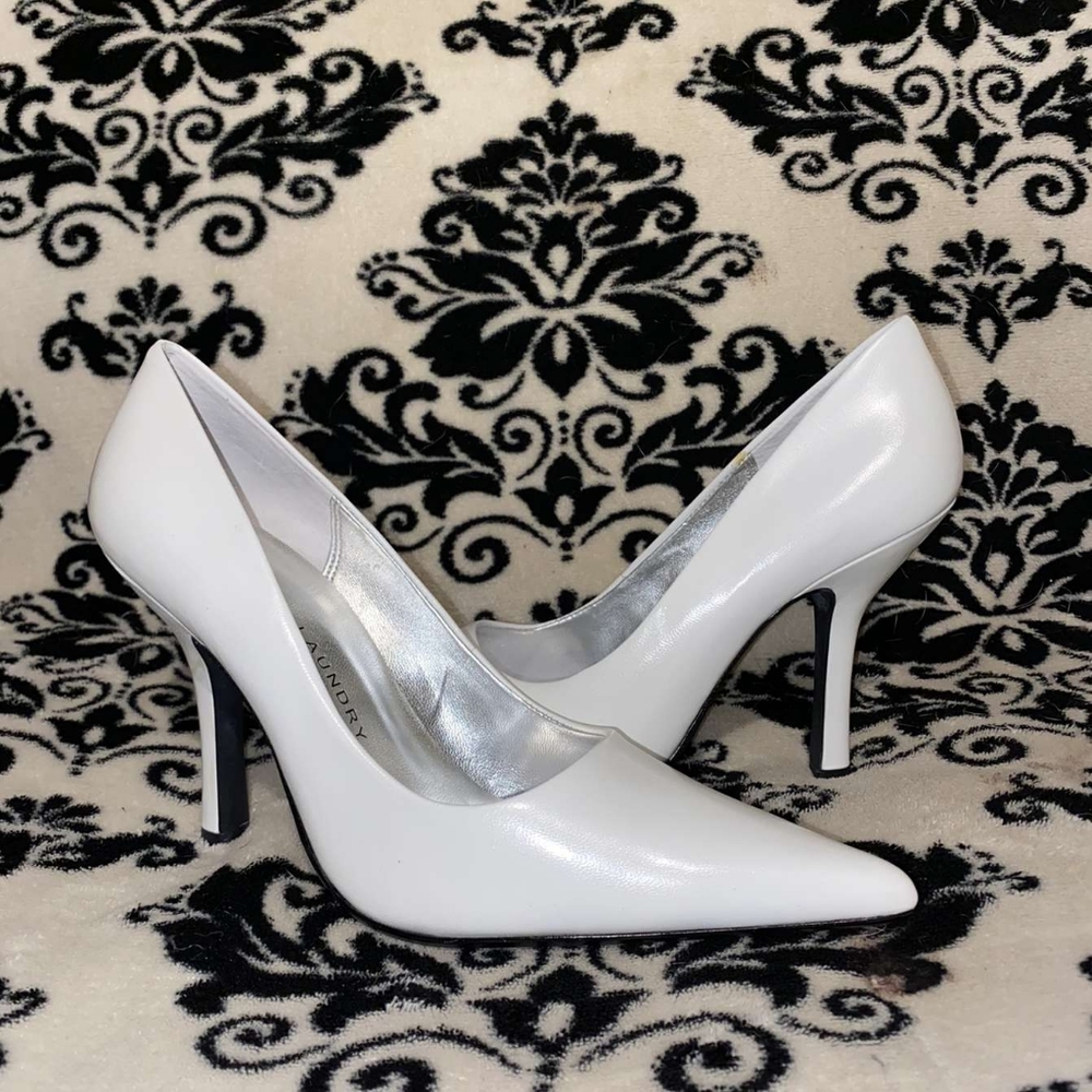 💚Popular item💚 Chinese laundry white stilettos